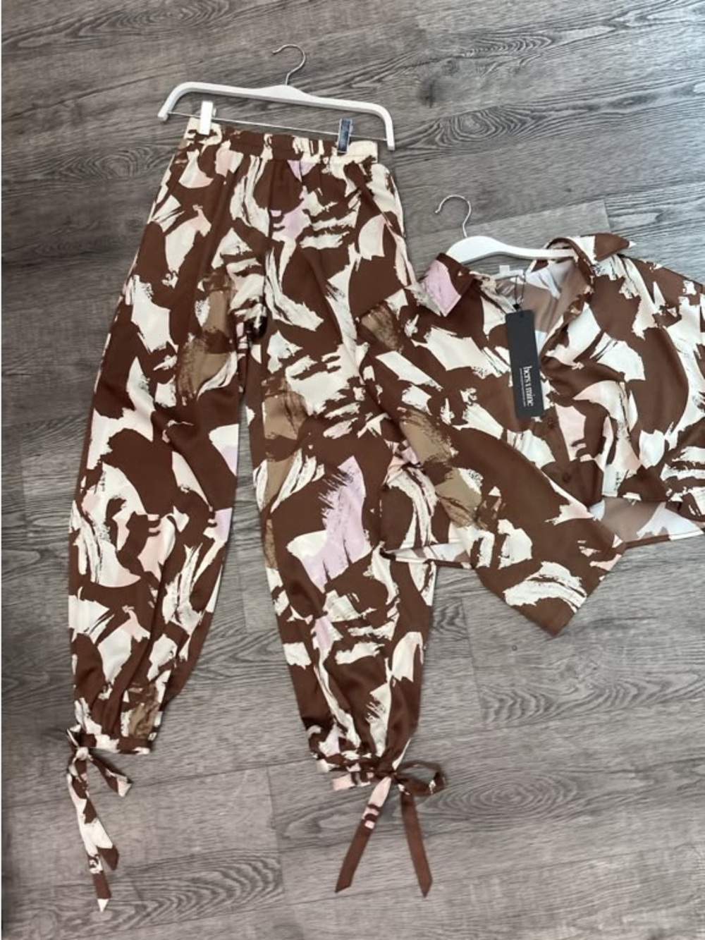 2PCs Relaxed Satin Tie-Hem Set - Brown/White - Picture 2 of 4